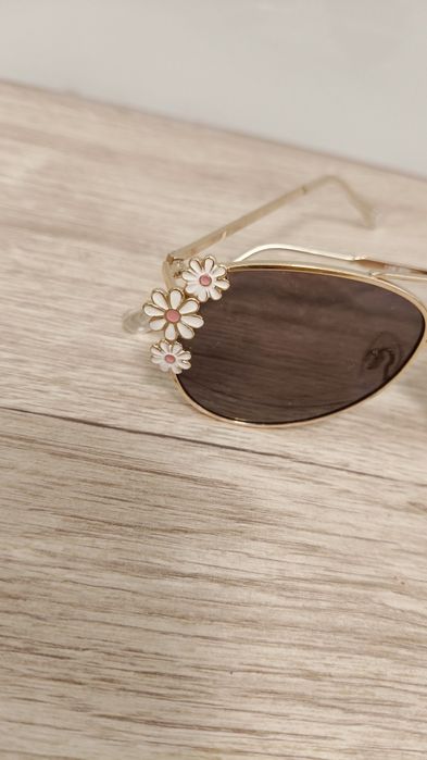 Okulary przeciwsłoneczne dziewczynka