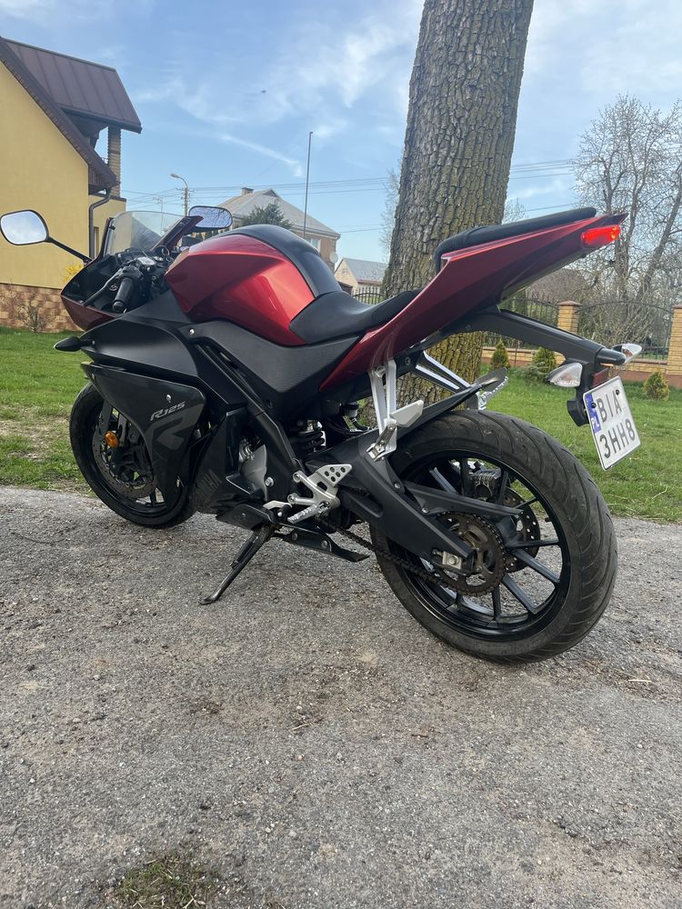 Yamaha yzf r125.