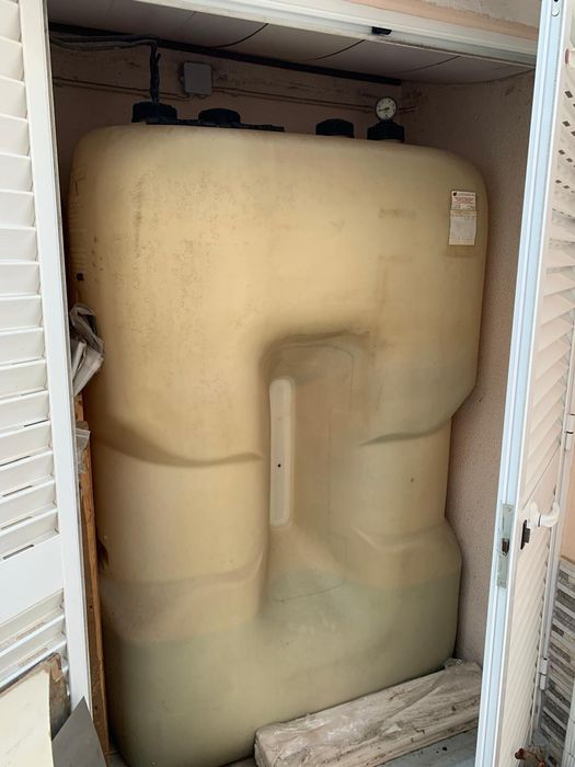 Caldeira Riello a Gasóleo + depósito de 1100L