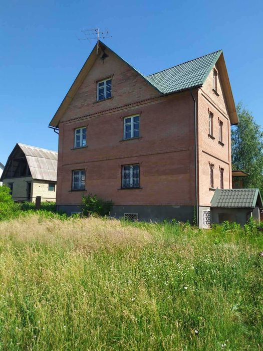 Продам 4-х этажный дом в Селыще Барышевского района Киевской обл.