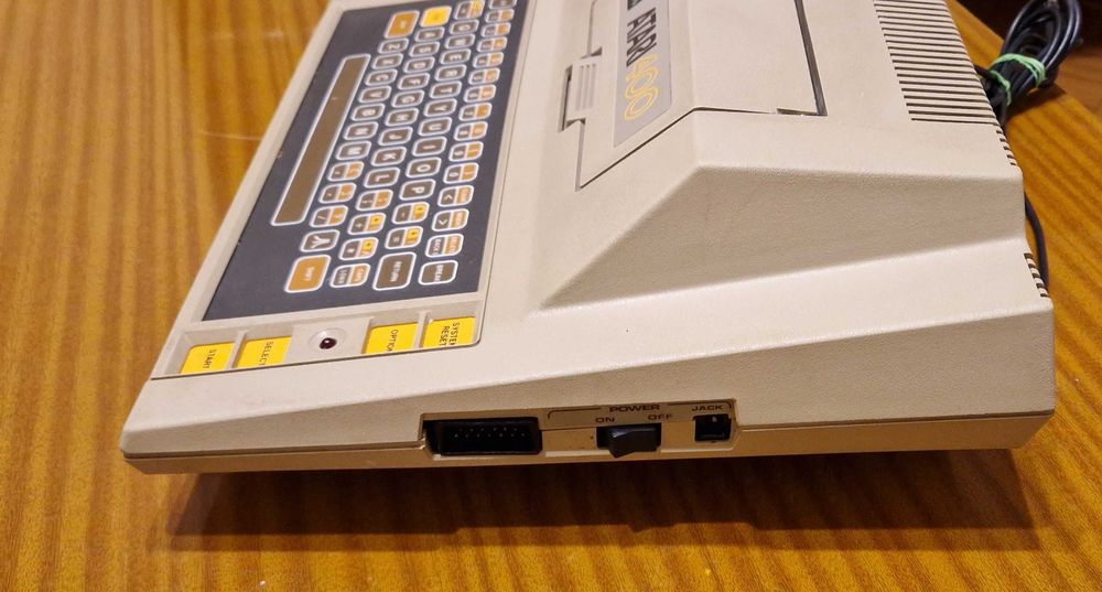 ATARI 400 - pierwszy komputer Atari !!! - totalny zabytek sprawny !!!