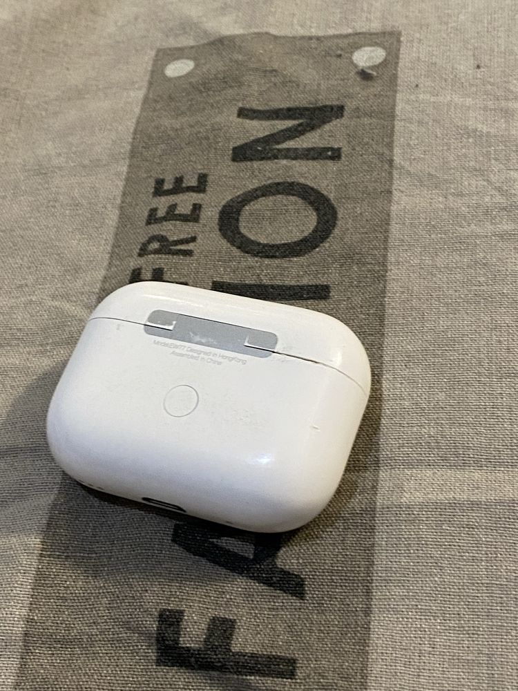 Продам кейс apple Airpods pro 2 typci нового типу