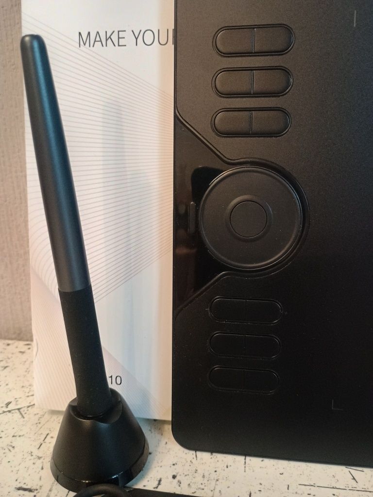 Графічний планшет Huion HS610 ні яких подряпин та інших дефектів немає