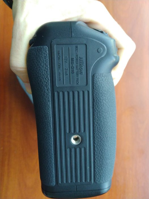Nikon D700 фотоапарат, MB-D10 50мм 1,4 20мм 1,8