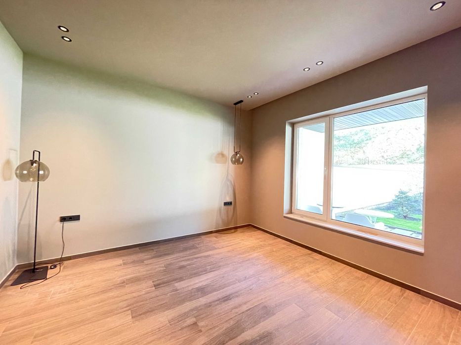 Одноповерховий котедж з ремонтом в КМ біля лісу!