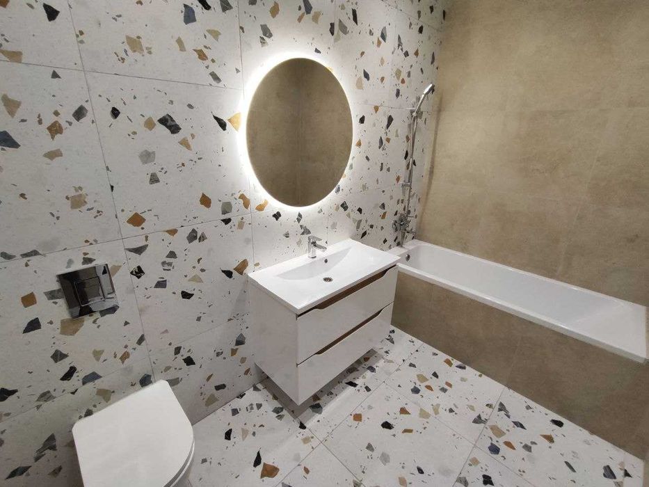 2к  НИЖЧЕ РИНКУ, ремонт, середный поверх, не кутова!