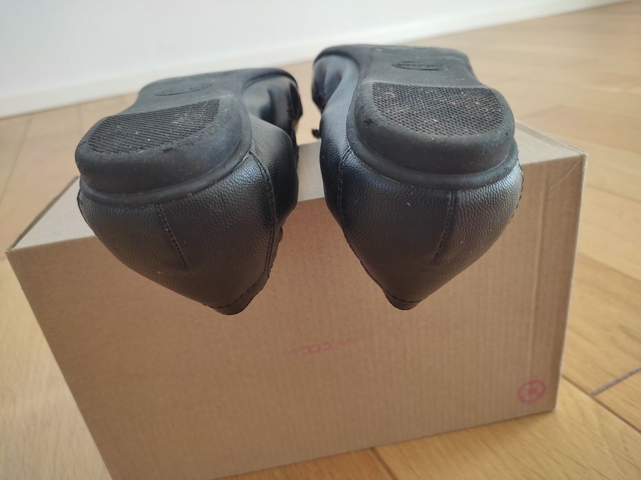 buty baleriny czarne na gumce ze sklepu Deichmann