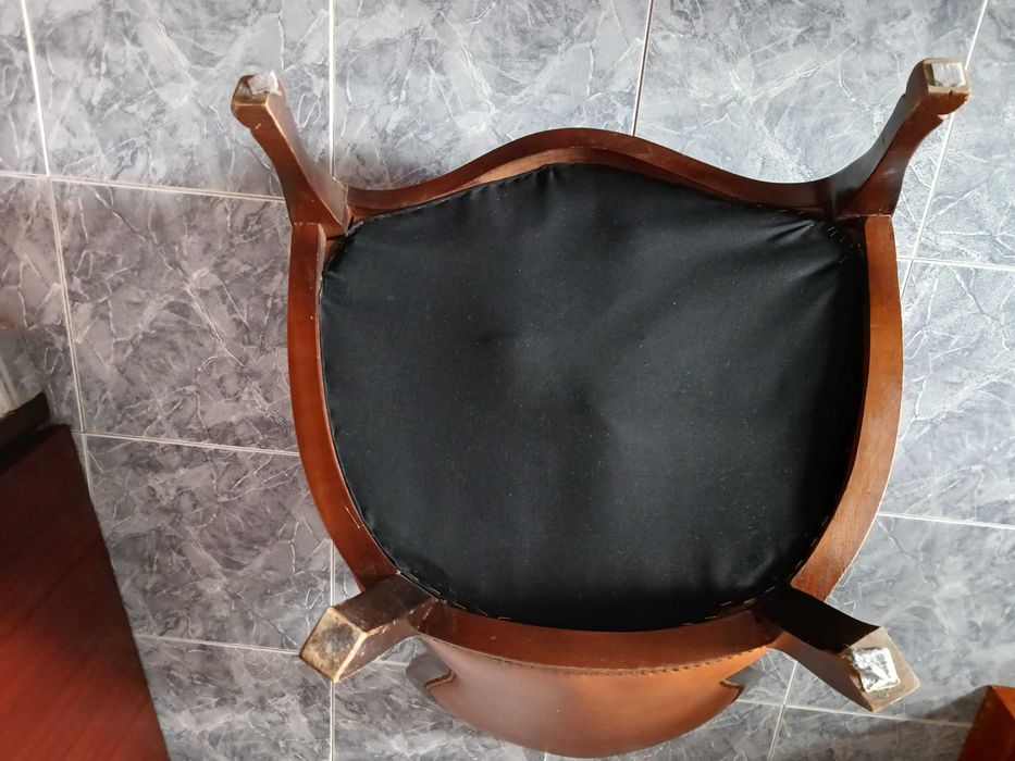 Cadeirão clássico em pele