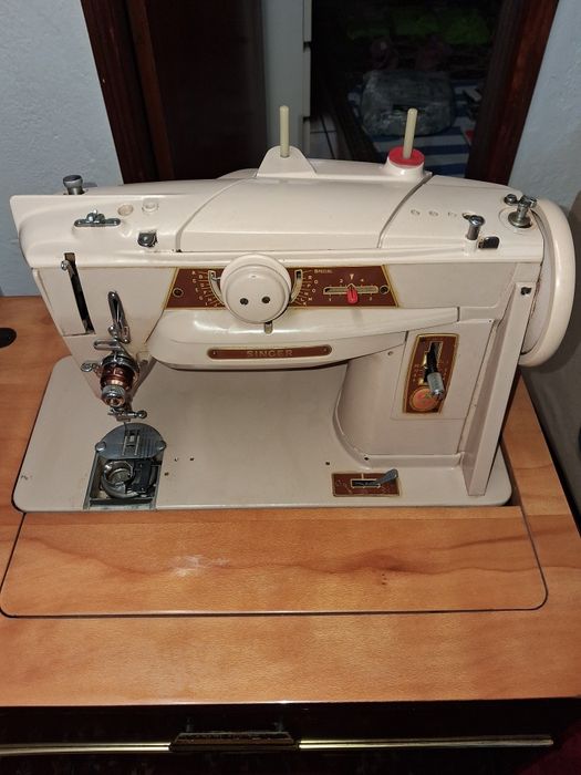 Antiga Máquina de Costura Singer 401 G