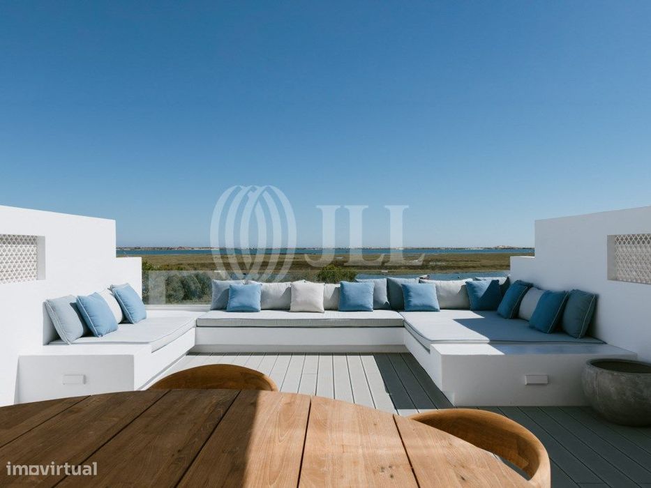 Moradia T3 com terraço na Fuseta, em Faro, Algarve