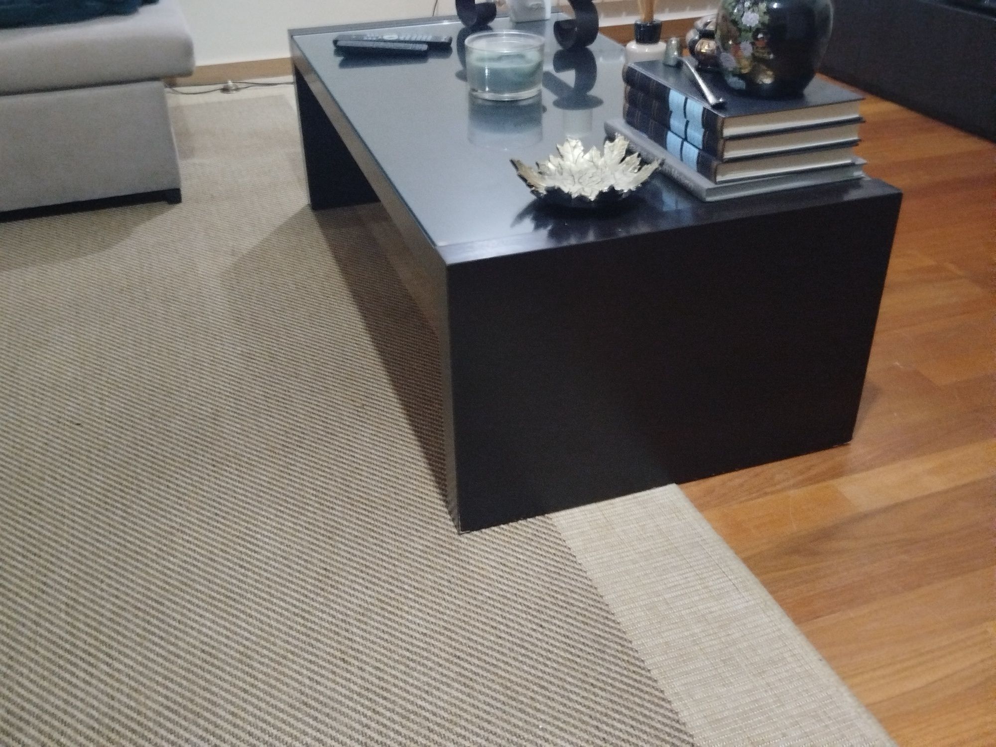Mesa centro IKEA com tampo em vidro