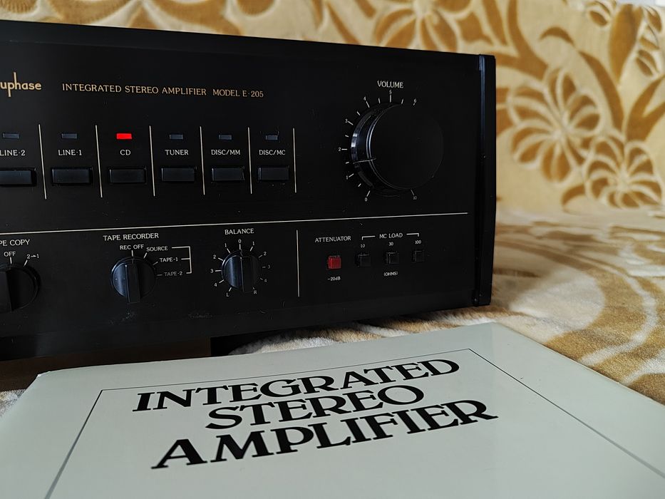 Piekny i zadbany wzmacniacz ACCUPHASE E-205 czarny złoty sprawny 100%