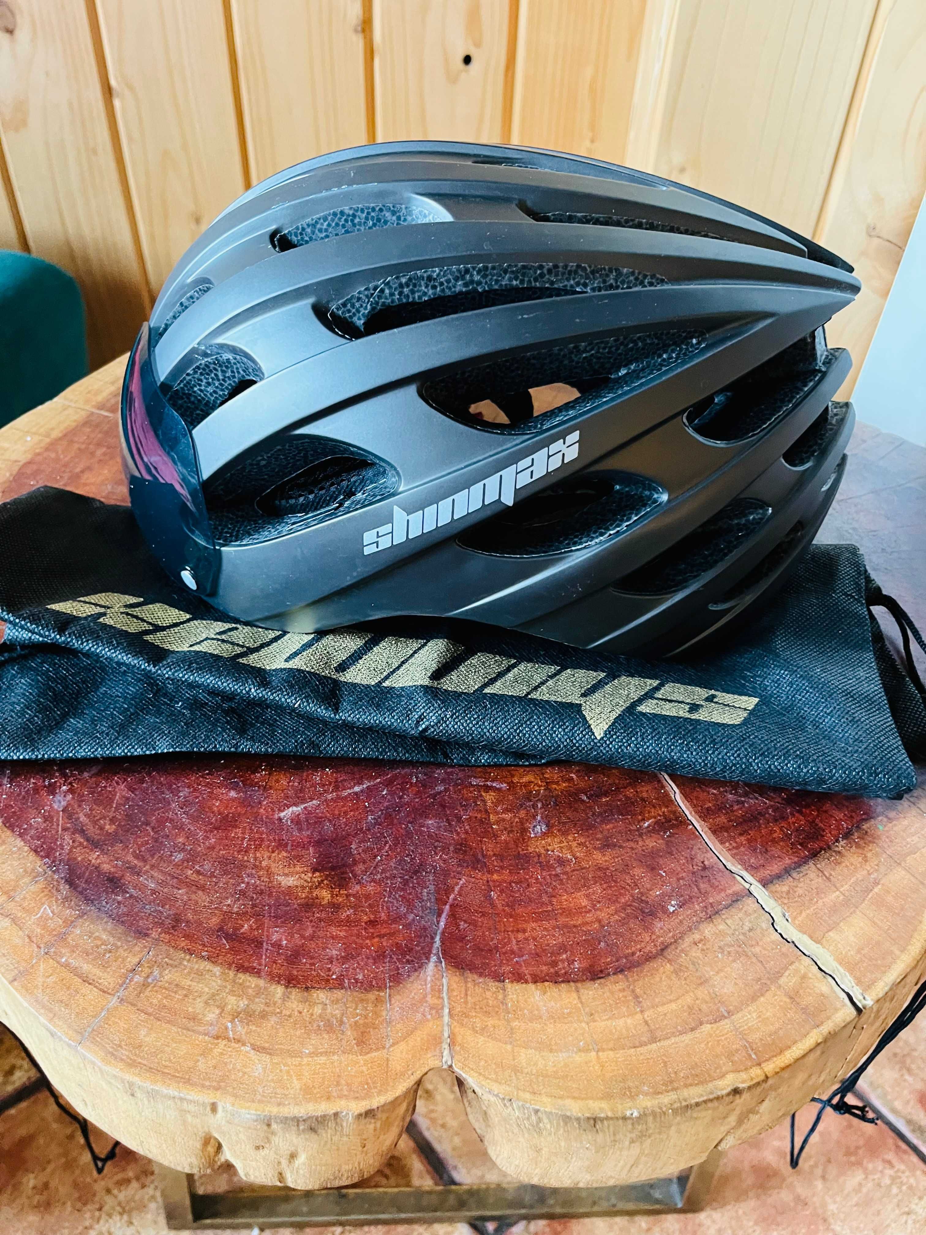 Shinmax kask rowerowy z wizjerem roz. 57-62 cm