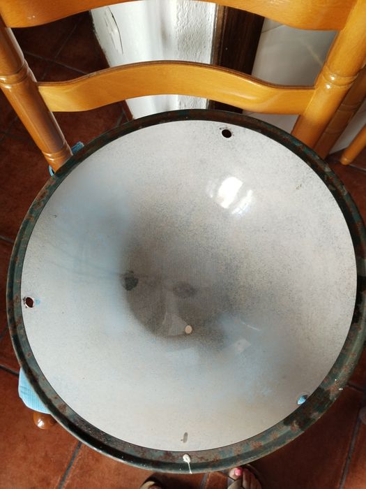Candeeiro em ferro e vidro fosco areado
