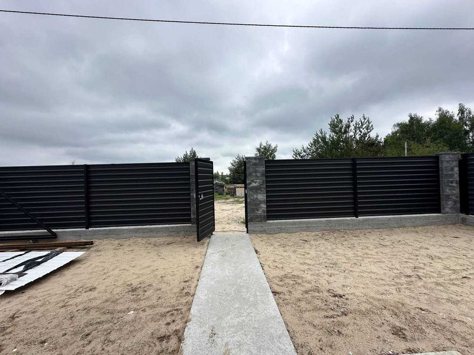 Одноповерховий будинок в Дмитрівці поруч ліс та центральна дорога