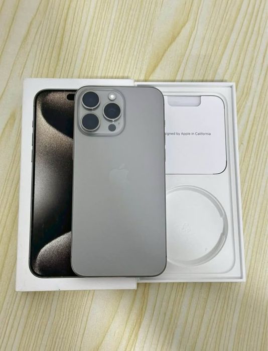 iPhone 15 Pro Max 256GB Titanium Natural – Como novo