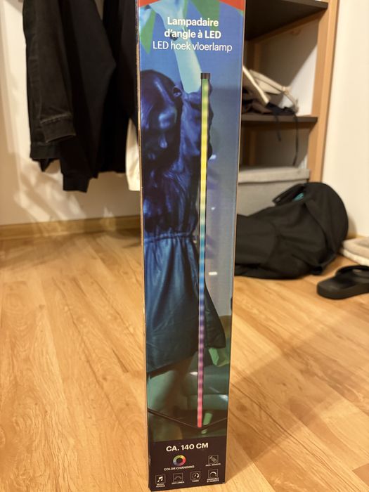 Lampa ledowa stojąca