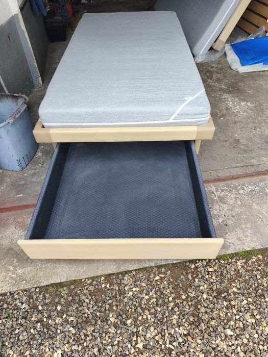 Łóżko z szufladą i materacem