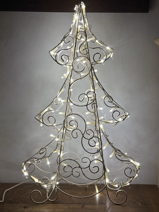 Ялинка металева з покриттям,  з гірляндою та блистками. 87см