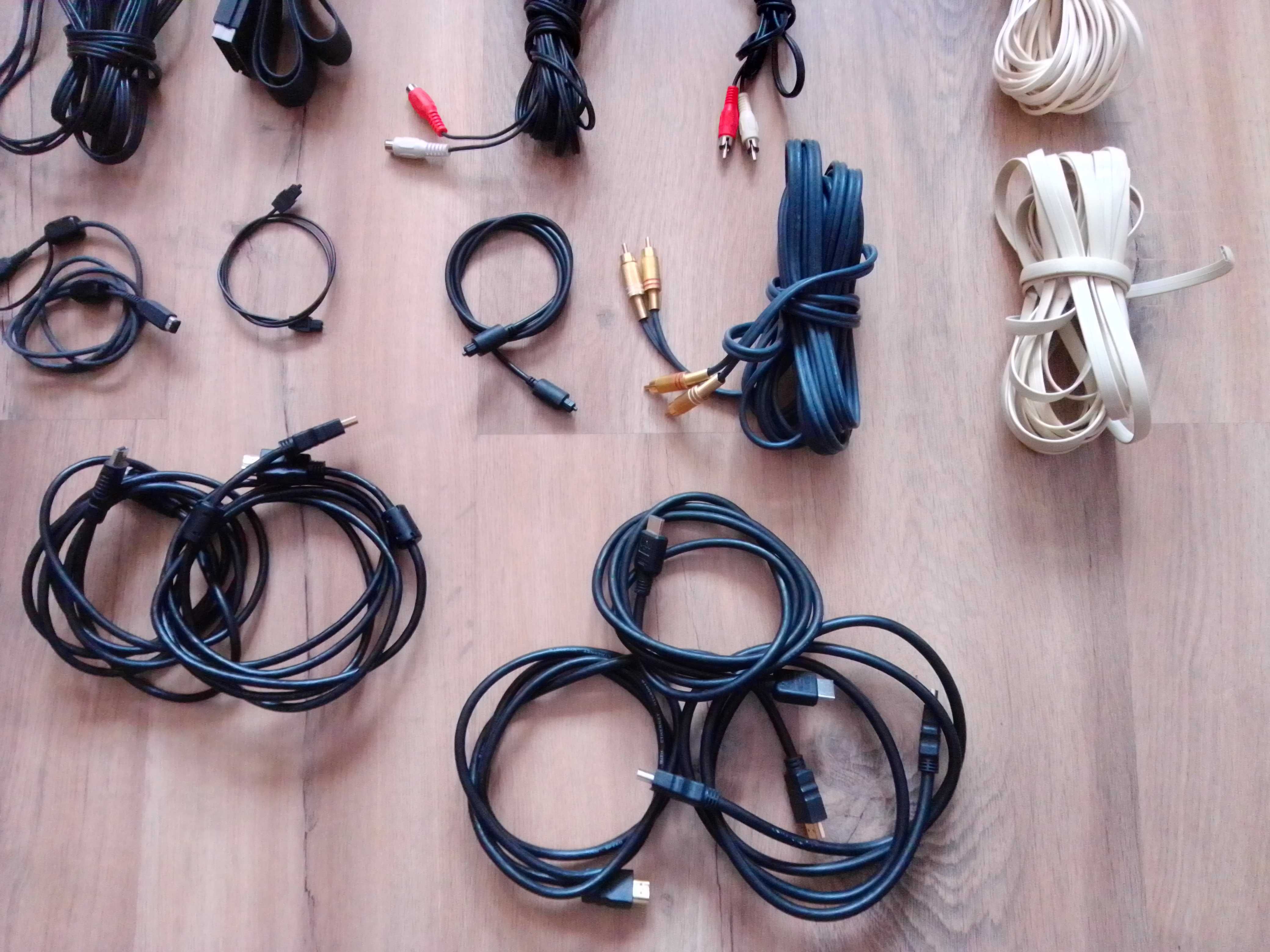 Vários cabos para Hi-Fi, imagem, consolas e telefones.