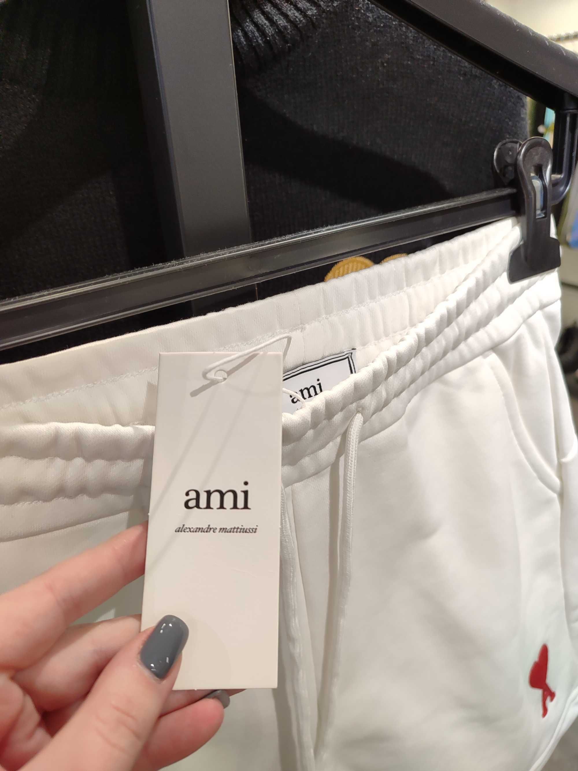 Шорти AMI Paris Cotton Shortened Shorts White