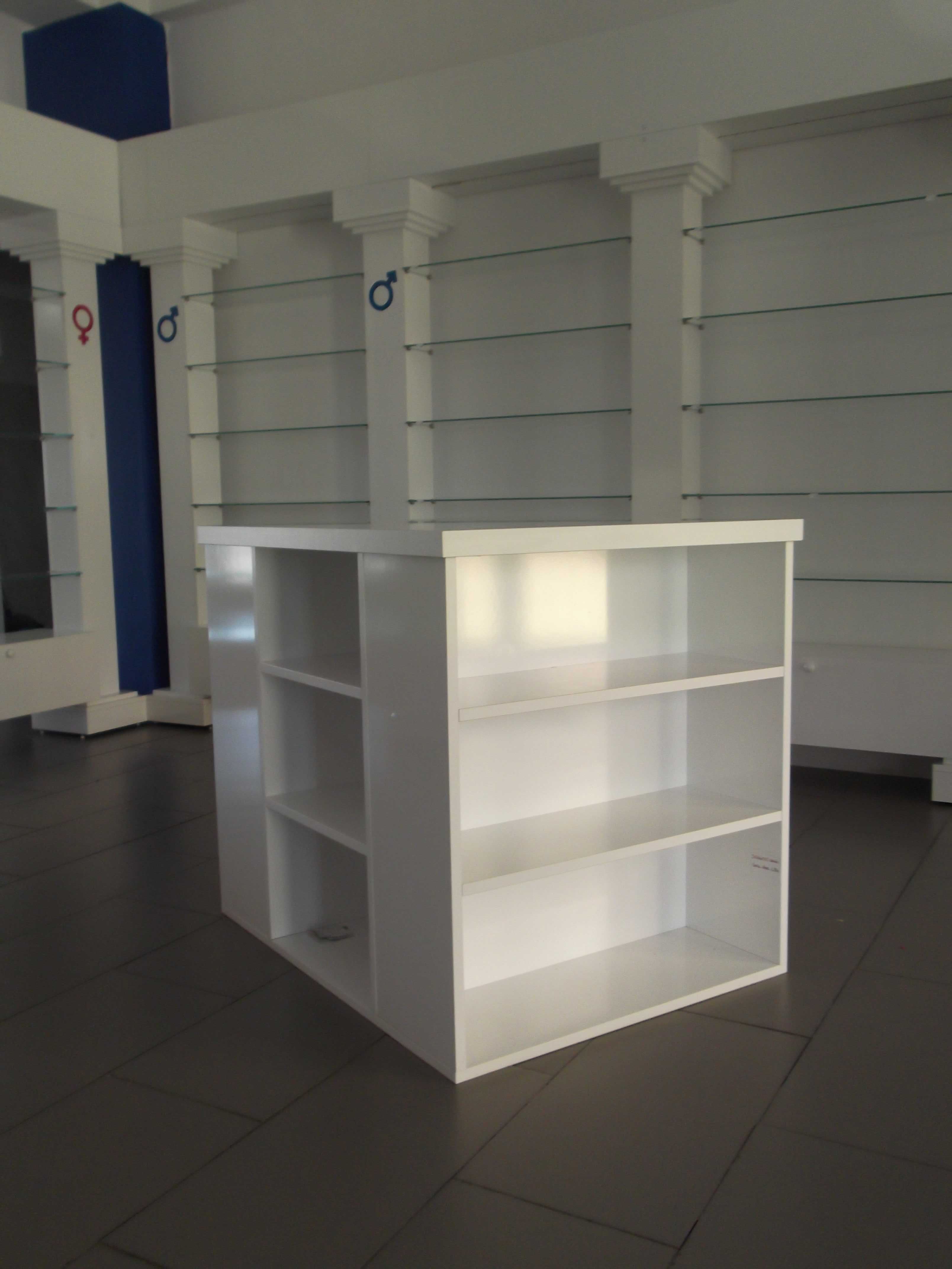 Mobiliário completo loja - Estantes - balcão - mesa - lacadas branco