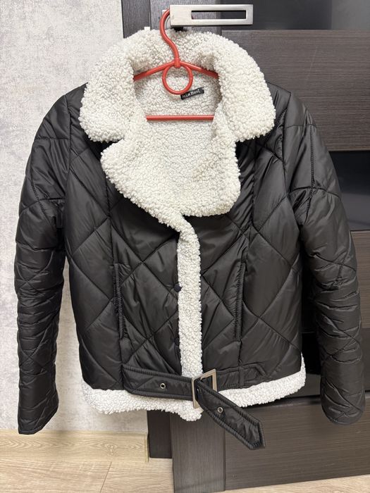 Продам весінню куртку