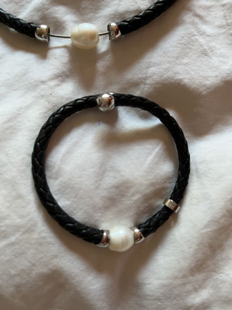 Pulseira e colar curto com pedra azul turquesa