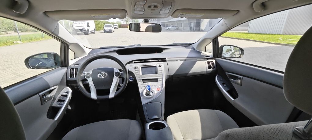 Toyota Prius 1.8 2013r Plug-In Hybrid 190tys km super stan prywatnie