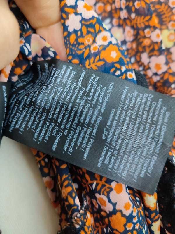 Piękna sukienka w kwiaty marki Y.A.S