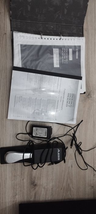 Yamaha Modx7 wraz z casem i akcesoriami