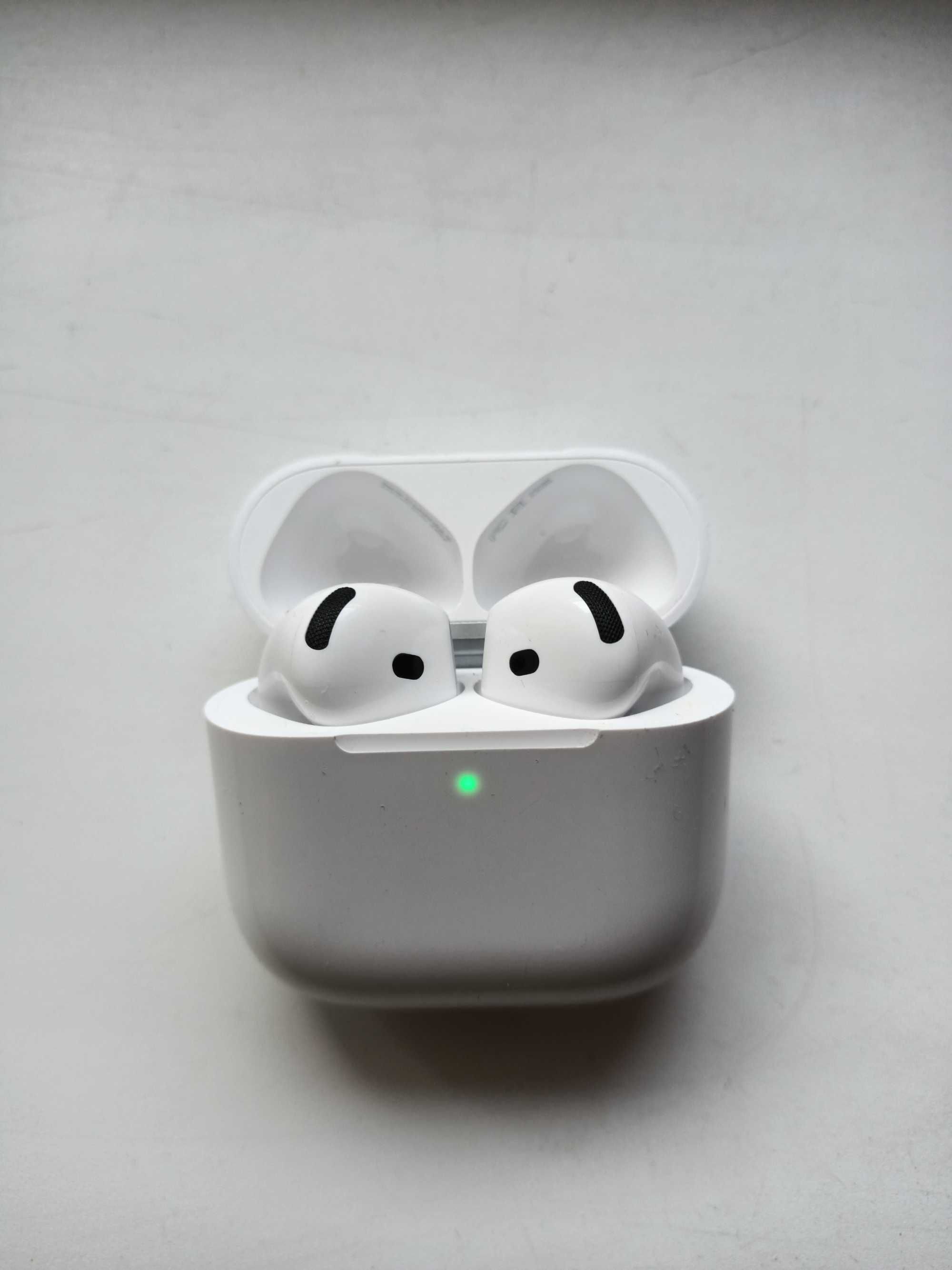 Apple AirPods uszkodzone