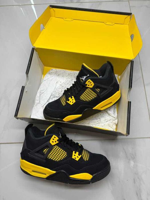 ButymeskieMokasynyJordan_4_Retro_ThunderR.39