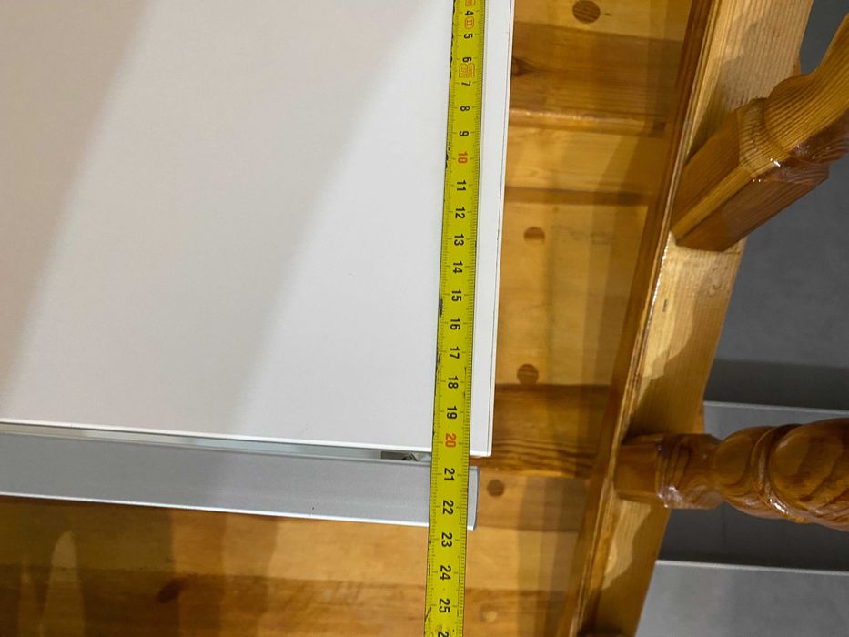 Biała szafka wisząca przeszklona-jak nowa