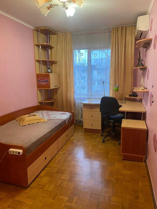 Сдам трёхкомнатная квартиру  на Черёмушках