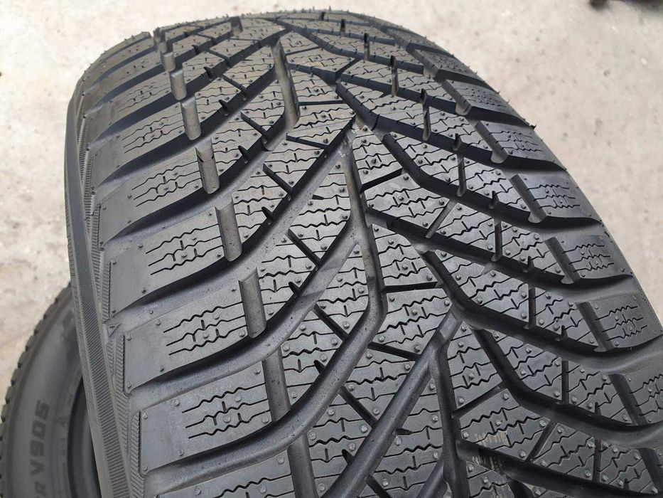2x Yokohama Bluearth Winter V905  225/55r18  Nowe