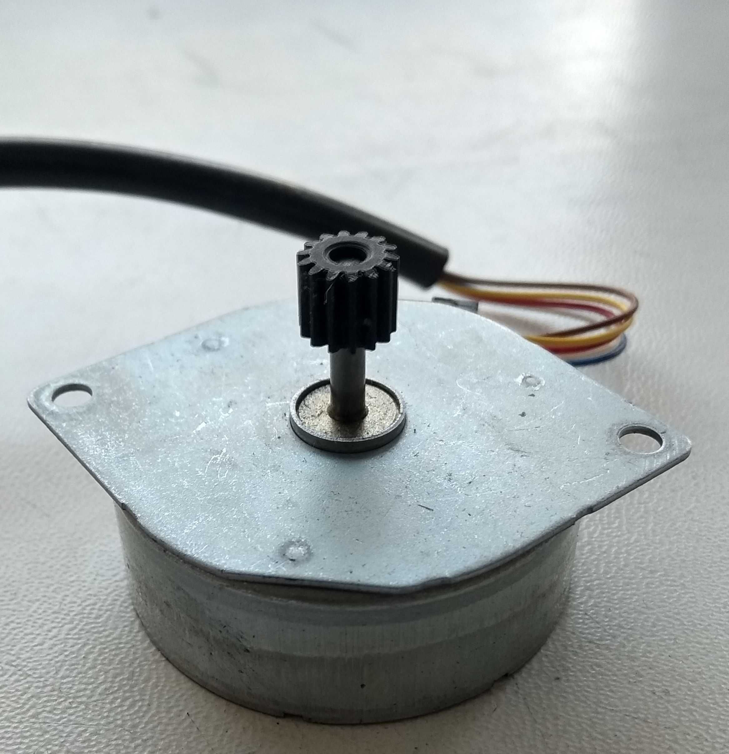 Шаговый двигатель EM-183 42SIN-15DCNP3