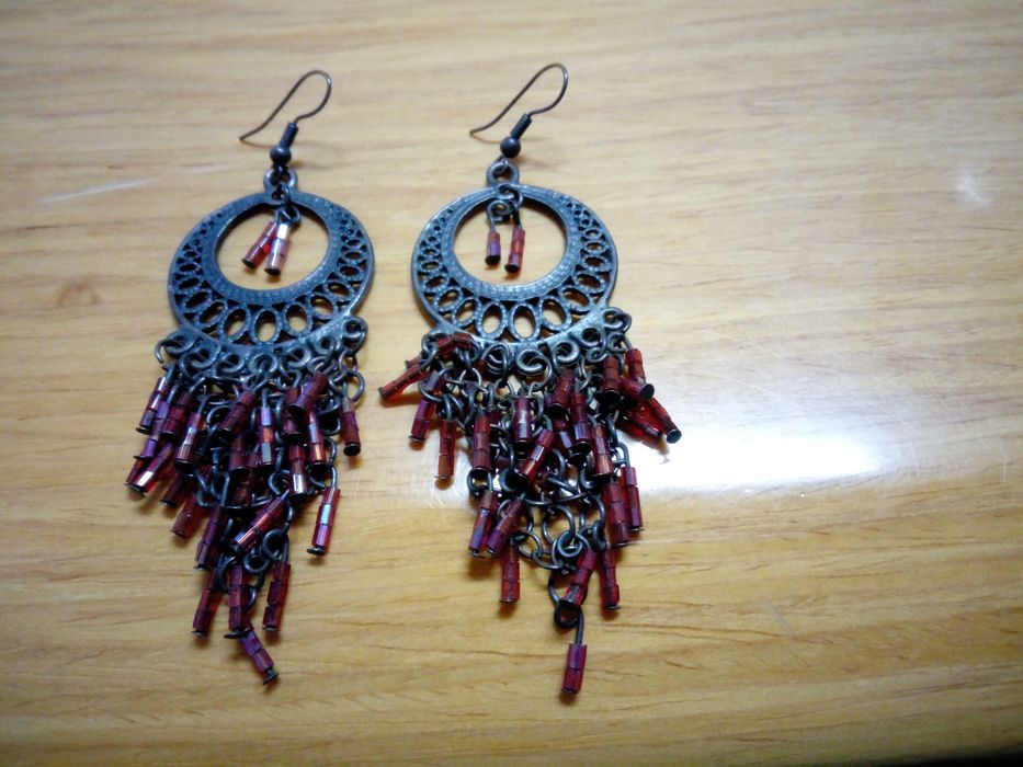 Conjunto de 4 brincos de aço e dourados, coloridos