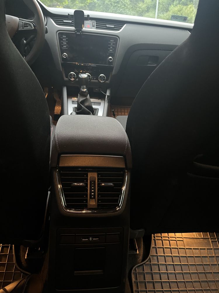 Sprzedam Skodę Octavię Kombi 1.5 tsi  2019 Salon Polska