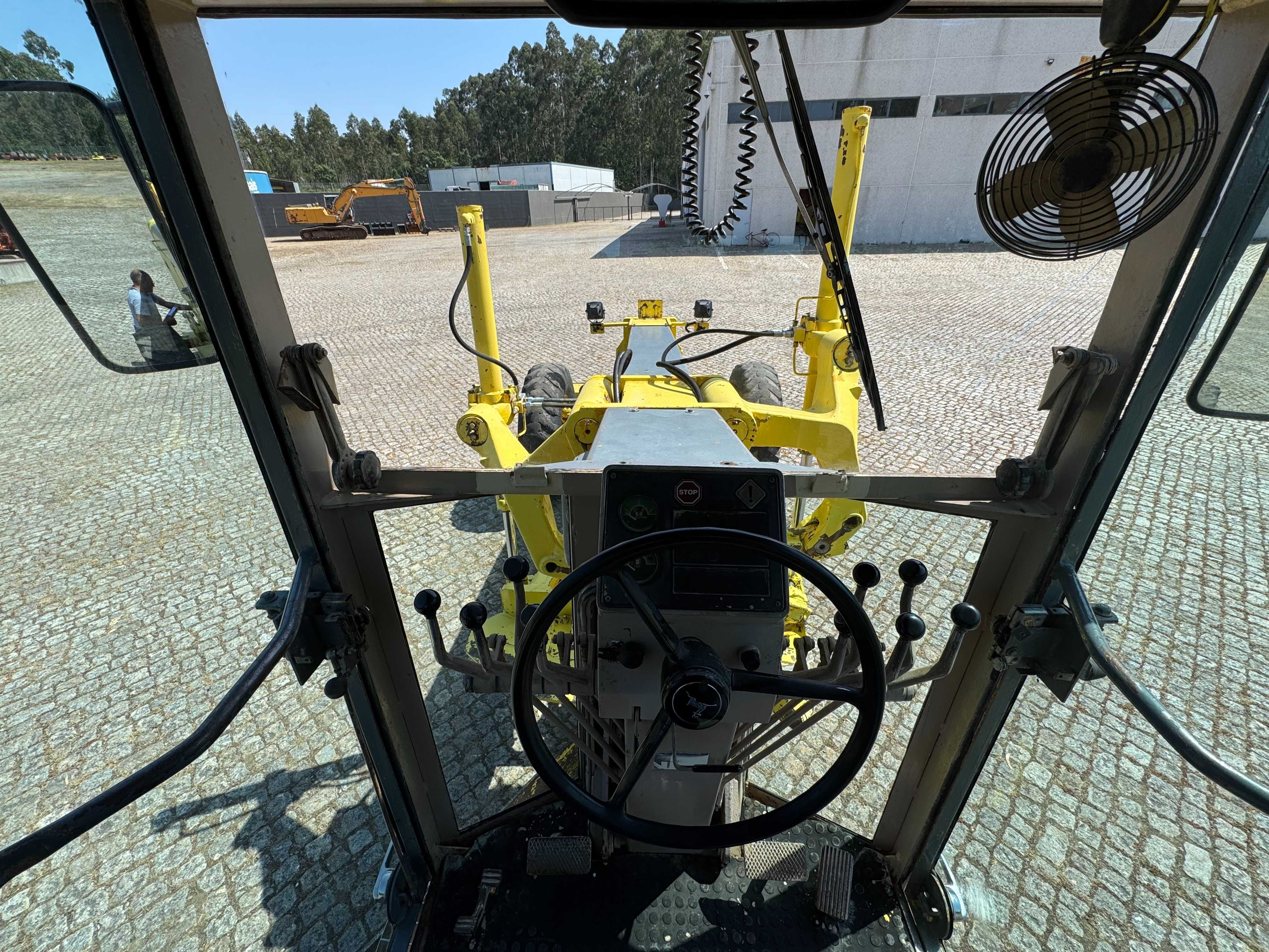 1988 John Deere 670B Motoniveladora