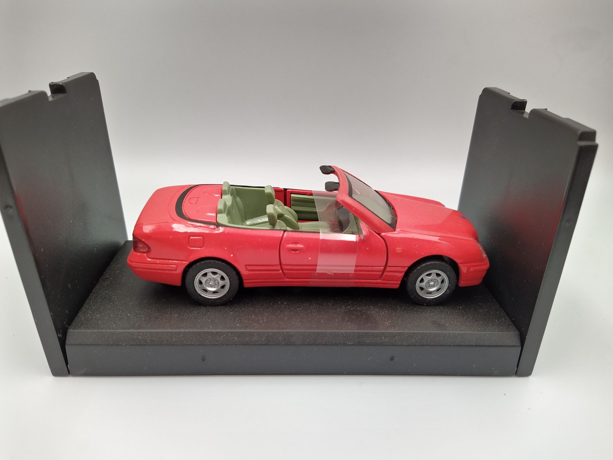 Mercedes Benz CLK 320 cabriolet Skala 1:43 Hongwell Cararama