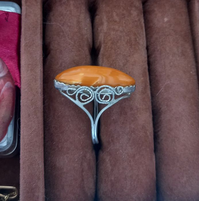 Anel Vintage com Âmbar Natural