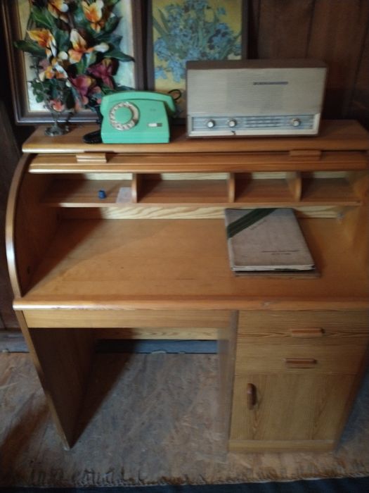 Sekretarzyk sosnowy zamykany Biurko