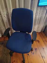 Regulowane krzesła do biurka