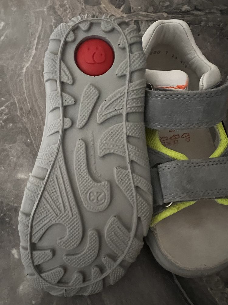 Продам босоніжки для хлопчика, Elefanten i Crocs