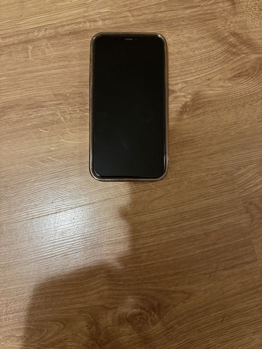 Biały iPhone 11