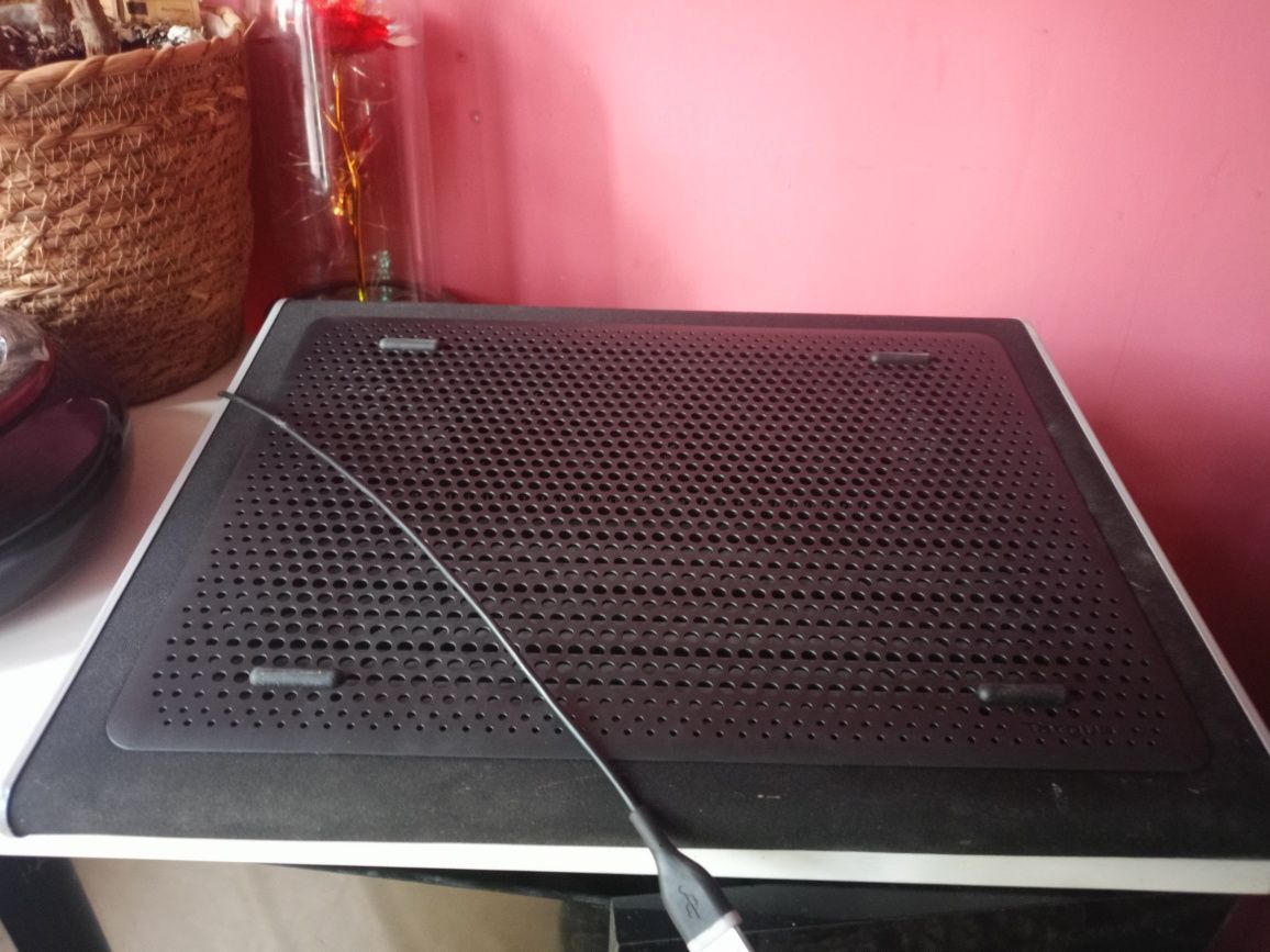 Podstawka chłodząca pod laptopa Targus