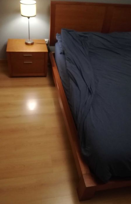 TREKU Cama + estrado + 2 mesas cabeceira