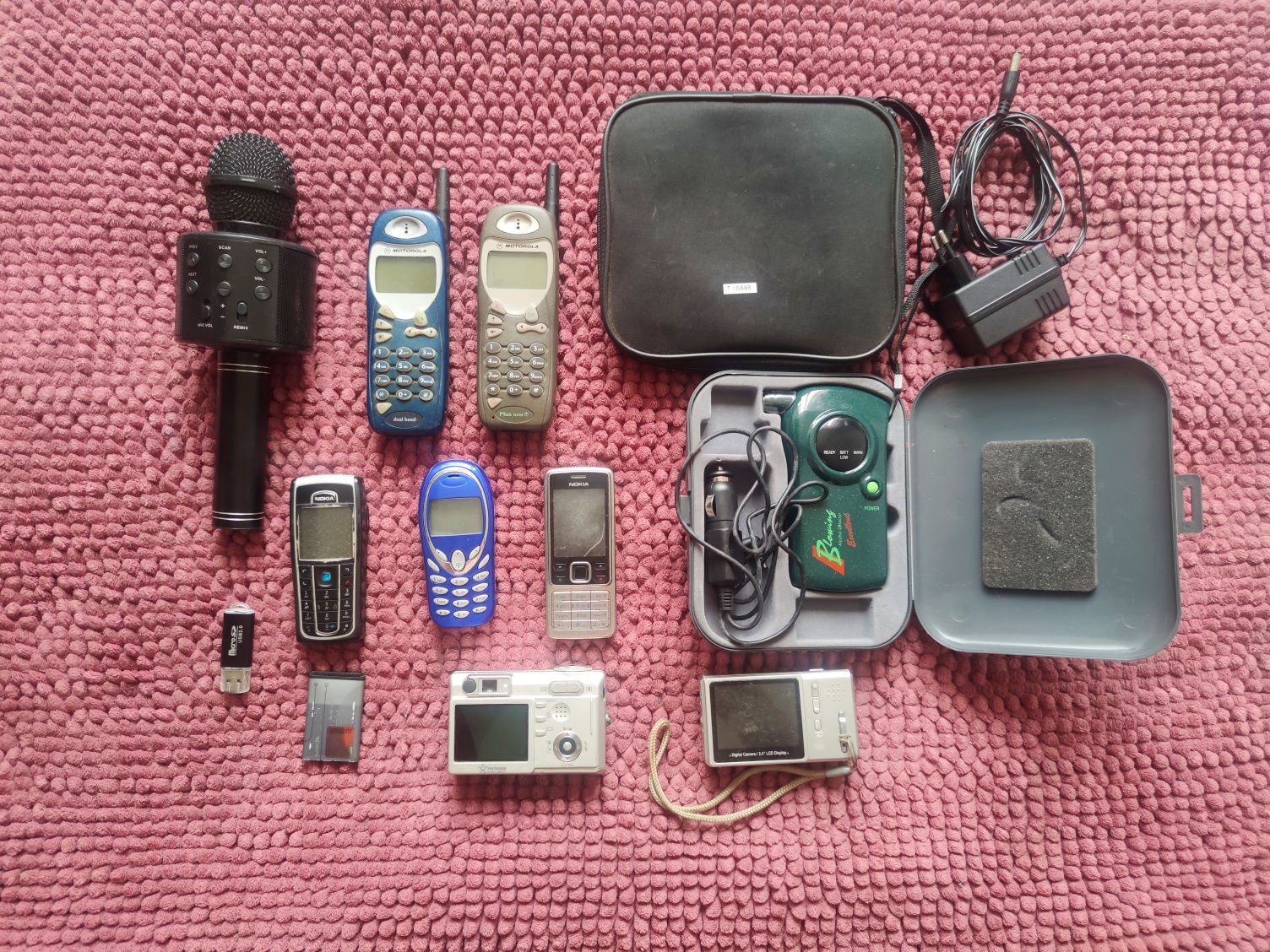 Kolekcja klasycznych telefonów