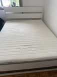 Cama de casal 160x200cm com ripas e colchão